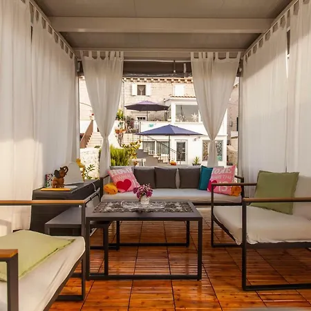 Tironi * 特罗吉尔